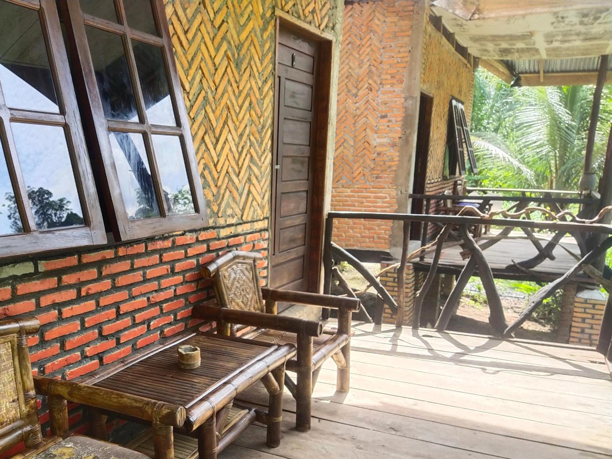 Mountain View Cottages & Villa Tangkahan Rum bild